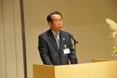 挨拶を述べる細井スポーツ振興局次長