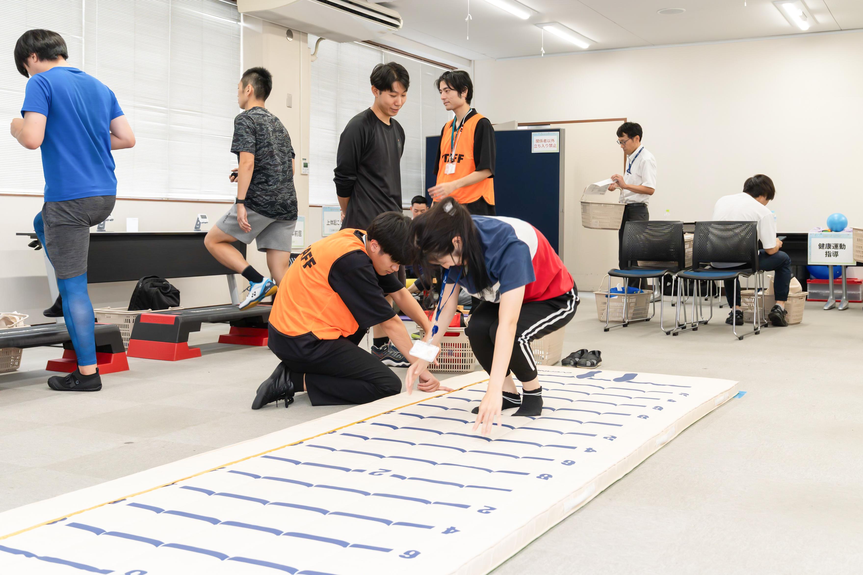 立ち幅とびの様子