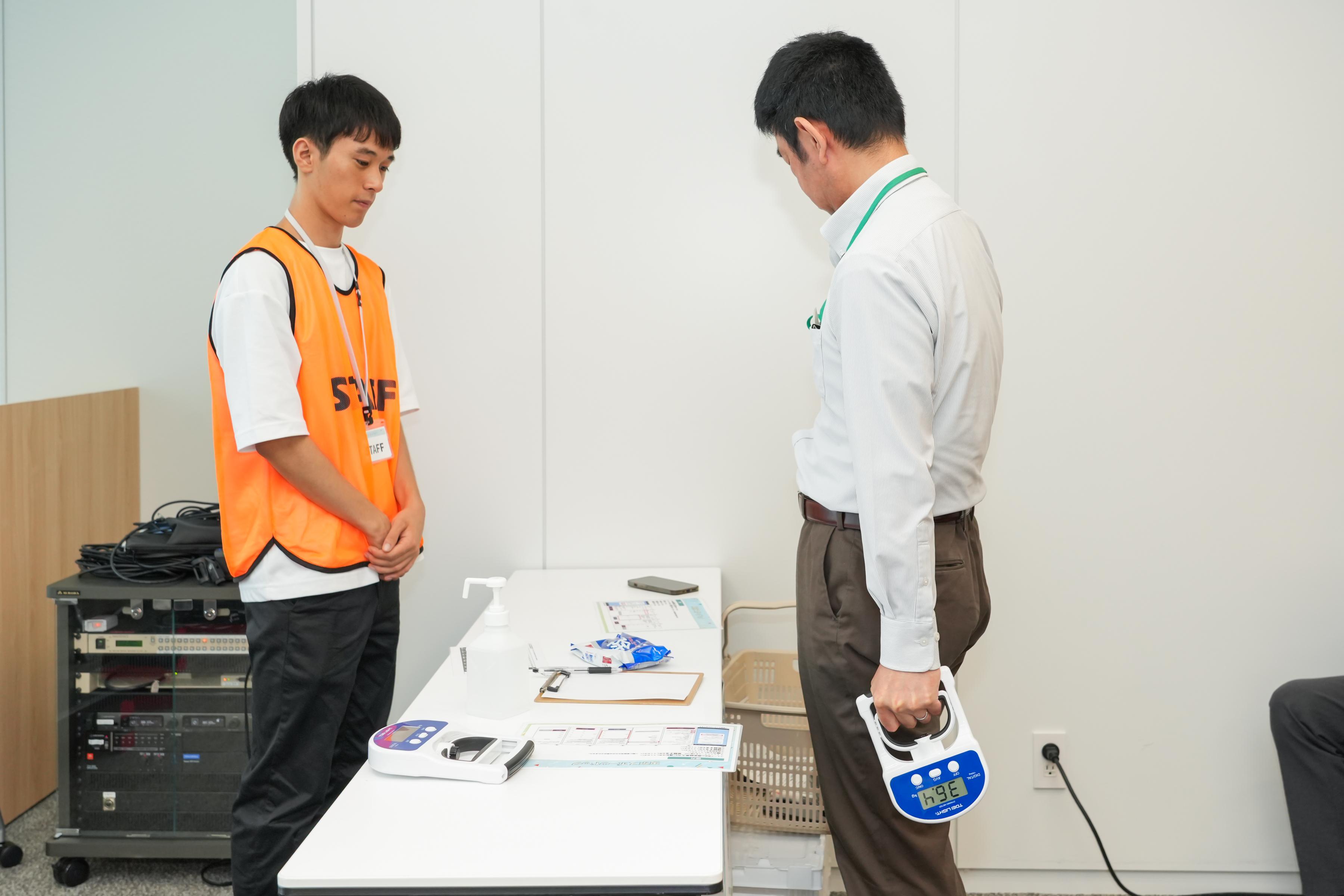 握力測定の様子