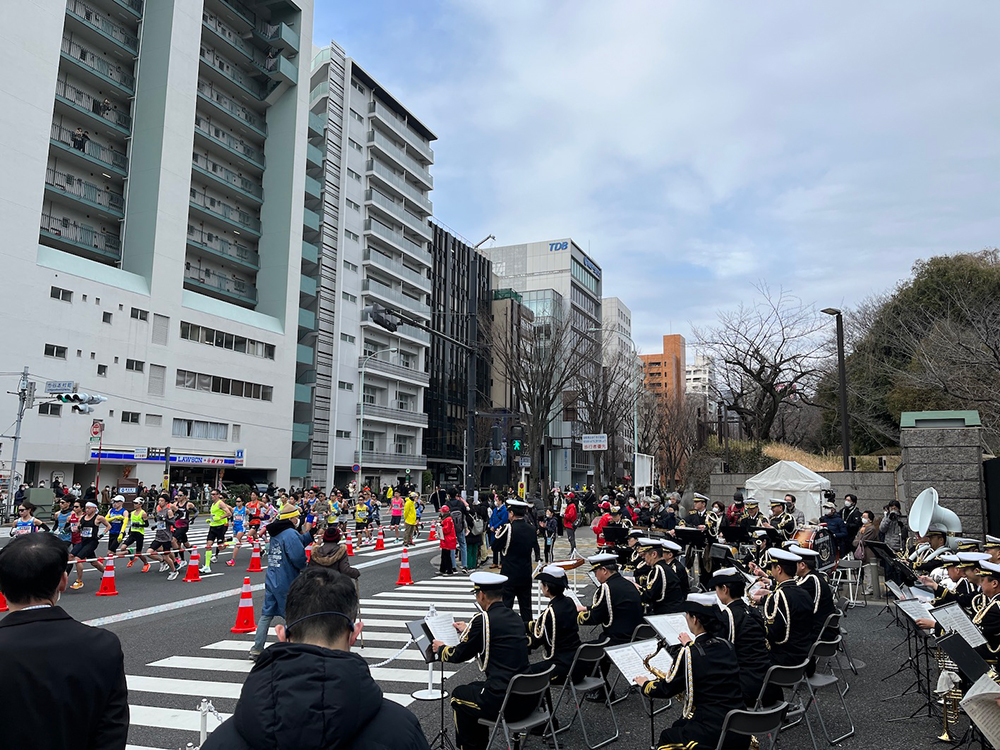 防衛省前の様子です。
