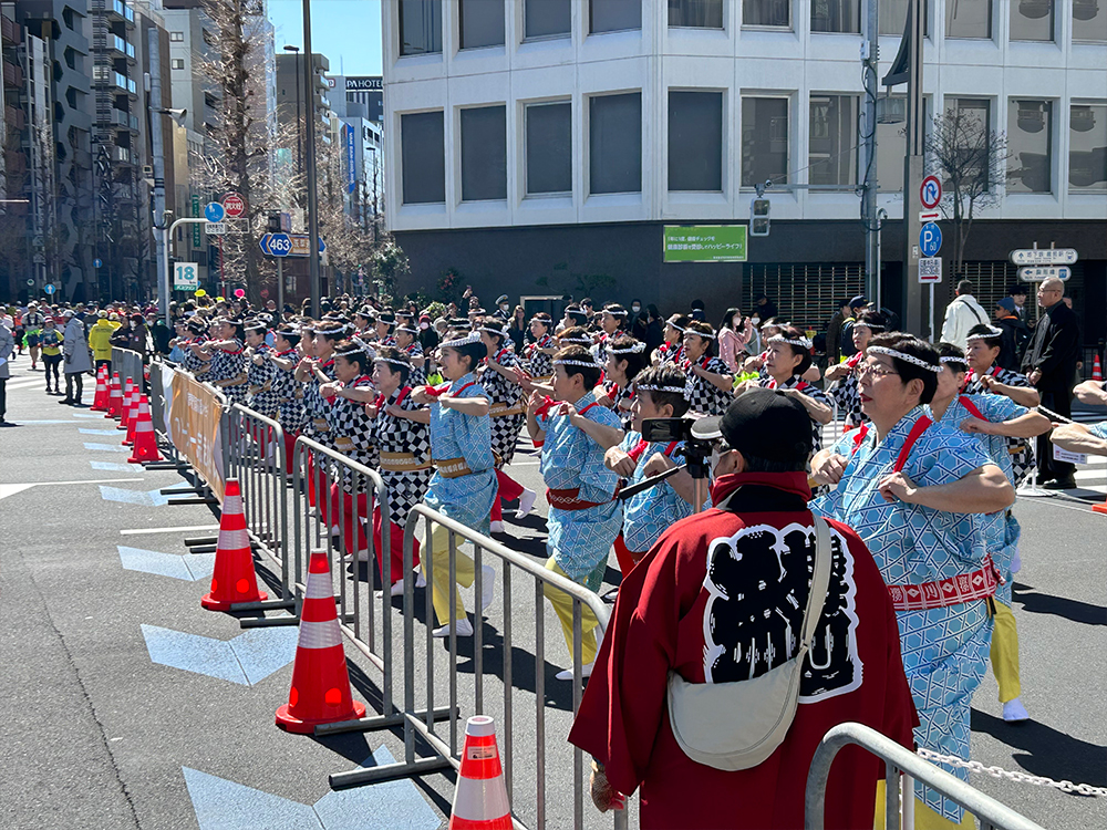 浅草雷門南の様子です。
