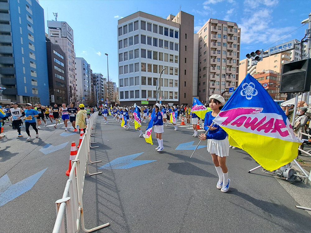 浅草雷門南の様子です。