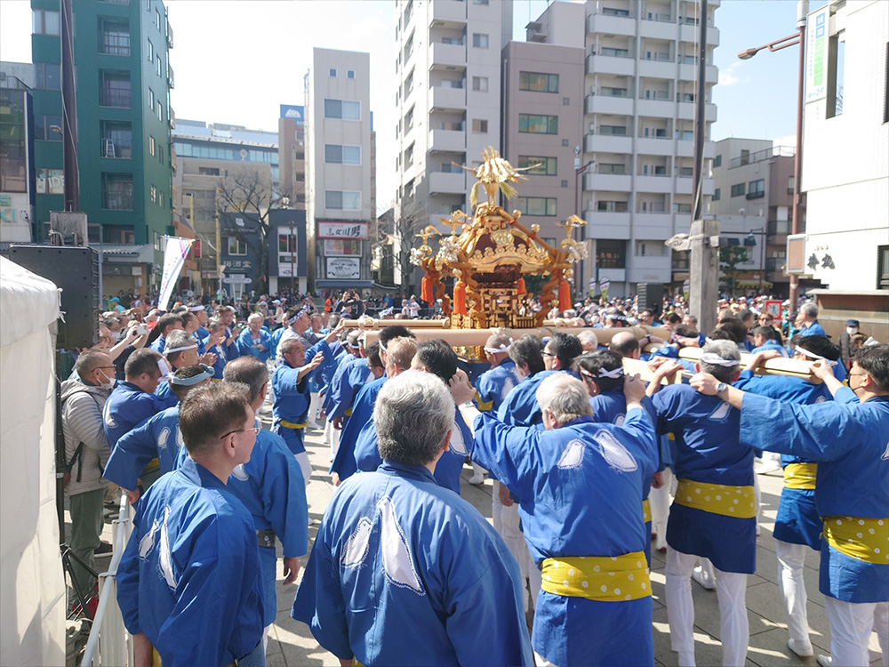 富岡八幡宮前の様子です。
