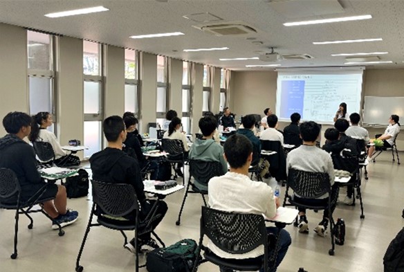 修了生の話を聞く第16期生