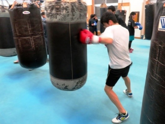 パンチ基本打ち（サンドバッグ）